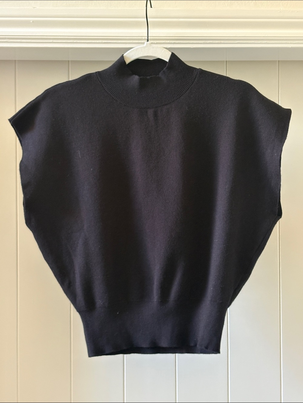 Commense Black Mock Neck Sleeveless Knit Top